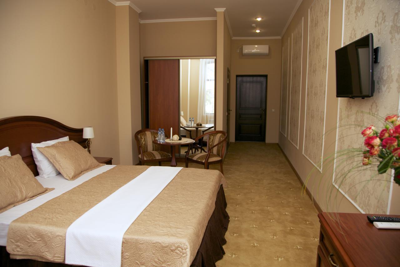 Dioskuria Hotel Suhumi Exterior foto